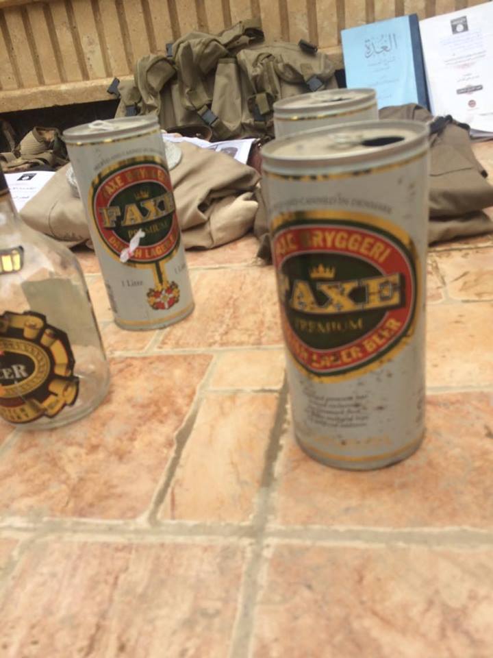 به‌ وێنه‌.. له‌ كارگه‌يه‌كى درووستكردنى چه‌كى داعشدا قوتوى بيره‌ و وێسكى دۆزرايه‌وه‌